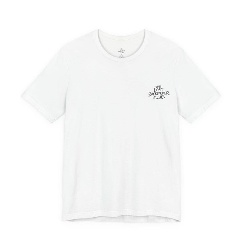 Camiseta Overloaded Scooter Travel: Camiseta gráfica de aventura de surf, camiseta unisex de estilo de vida nómada. imagen 4