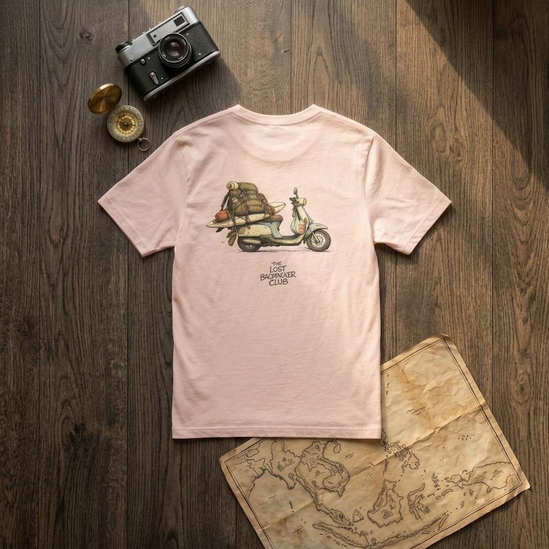 Camiseta Overloaded Scooter Travel: Camiseta gráfica de aventura de surf, camiseta unisex de estilo de vida nómada. imagen 1
