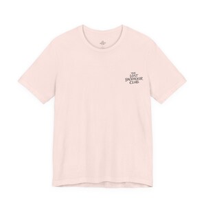Camiseta Overloaded Scooter Travel: Camiseta gráfica de aventura de surf, camiseta unisex de estilo de vida nómada. imagen 6