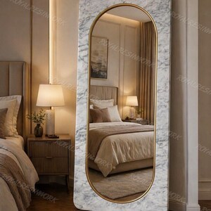 大型カララ大理石製全身鏡、金縁付きアーチ型フロアミラー、高級スタンディングミラー、モダンな白石製ドレッシングミラー