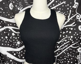 Camiseta corta acanalada negra de Zara