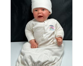 Vtg 1997 Lee Middleton Doll 050897 Reva Schick Thumb Sucker Newborn Gown Hat