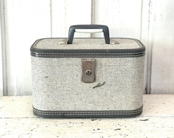 Vintage White Train Case Suitcase Make Up Case Lady Baltimore