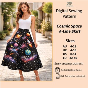 Op de afbeelding: A-lijn rok met een kosmisch ruimteontwerp. De zwarte rok heeft planeten, raketten, sterren en nevels. De tekst "Digital Sewing Pattern" en "Cosmic Space A-Line Skirt" is zichtbaar. Maten EU 32-46.