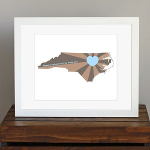 North Carolina Kunstdruck - State of Love - Zuhause ist überall mit I'm with you Zitat - personalisierte Dekoration, romantisches Geschenk - braun und blau - 8 x 10