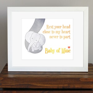Lámina de guardería con diseño de elefante bebé: decoración en amarillo y gris, Baby Mine, letras de Dumbo, Disney, el amor de una madre, regalo para baby shower, 8 x 10