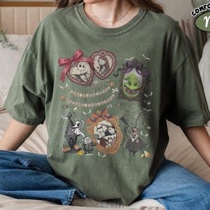 Vintage Comfort Colors Nightmare Before Christmas Coquette-skjorta, Disney Halloween Coquette-tröja med rosett, Oogie Boogie Bash 2026 bild 10