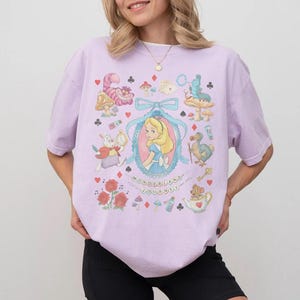 Alice im Wunderland Shirt, Vintage Disney Prinzessin T-Shirt, Wunderland Reise ästhetisches Shirt, Grinsekatze weißes Kaninchen niedliches Cartoon T-Shirt Orichid( Comfort )