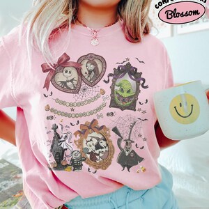 Vintage Comfort Colors Nightmare Before Christmas Coquette-skjorta, Disney Halloween Coquette-tröja med rosett, Oogie Boogie Bash 2026 bild 3
