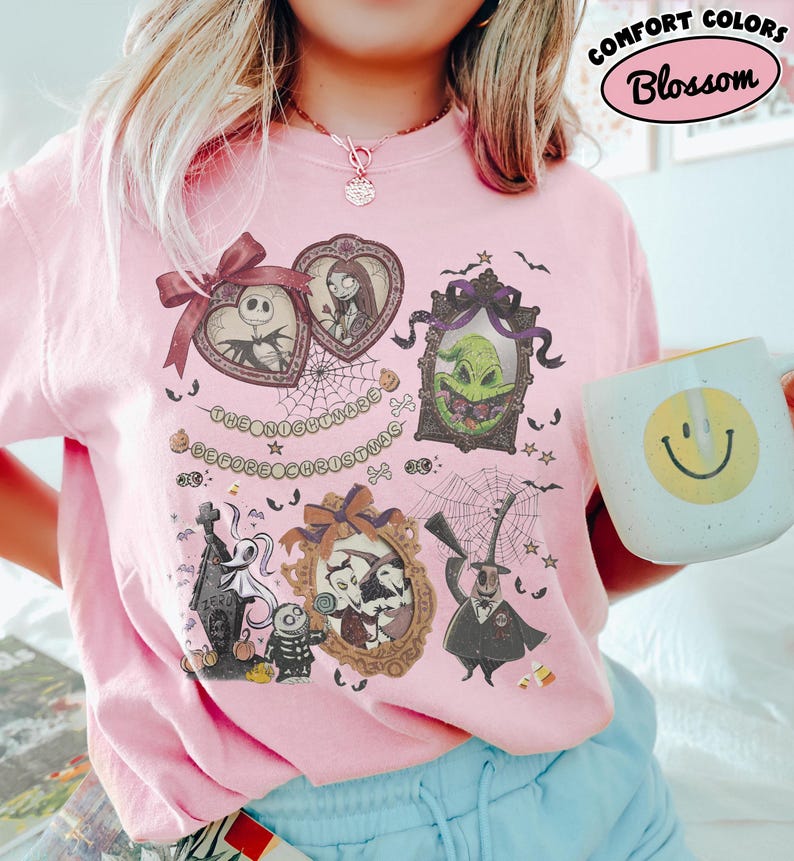Vintage Comfort Colors Nightmare Before Christmas Coquette-skjorta, Disney Halloween Coquette-tröja med rosett, Oogie Boogie Bash 2026 bild 3