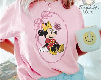 Camiseta adorable de Minnie Mouse, camiseta rosa con estética Minnie, camiseta Disney para niña, camiseta Minnie con lazo y mariposa, regalo Disney para ella.