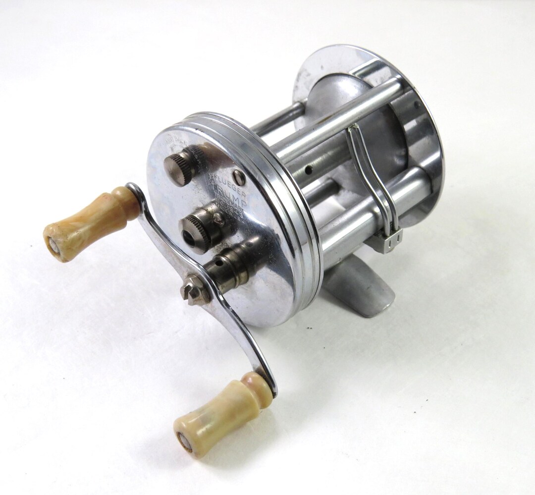 Vintage Pflueger TRUMP No. 1943 Fishing Reel. Made in USA