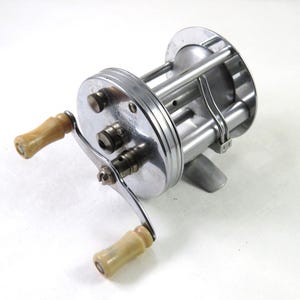 Pflueger TRUMP Reel No. 1943 Level Wind Vintage 50s Bait Cast Fishing Reel, Made in USA