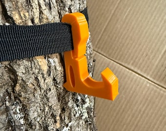 Gear hook for hunting