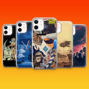 Op de afbeelding: Vijf transparante telefoonhoesjes met Star Wars-ontwerpen. De hoesjes tonen personages en scènes uit de films en animatieseries, waaronder R2-D2, C-3PO, Darth Vader en Ahsoka Tano. De hoesjes zijn geplaatst tegen een oranje verloopachtergrond.