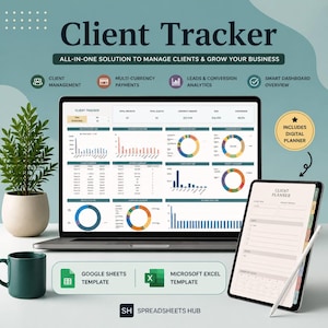 Può includere: Un laptop e un tablet mostrano una dashboard di monitoraggio dei clienti con grafici. L'immagine include una tazza, una piccola pianta e icone per la gestione dei clienti, pagamenti multivaluta e analisi. Il testo sullo schermo recita "Client Tracker".