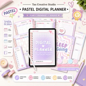 Könnte beinhalten: Ein digitaler Planer im Pastell-Design mit einem Tablet, das "Digital Planner" anzeigt. Das Bild zeigt verschiedene Planerseiten, einen Stift und dekorative Elemente. Der Planer ist für Organisation und Zielerreichung konzipiert, mit Tages-, Wochen- und Monatsplänen.