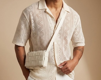 Camisa masculina de malha transparente de manga curta - Camisa de botão estilo rede para o verão - Roupa de rua transparente para festas e baladas - Blusa casual respirável
