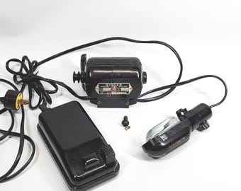 Motor, pedal y conjunto de luz para máquina de coser Singer en funcionamiento, modelo 191K (desguace).
