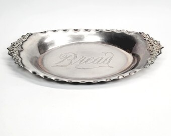 Bandeja ovalada para pan victoriana de plata grabada con motivos de volutas en relieve, 33 cm (13 pulgadas)