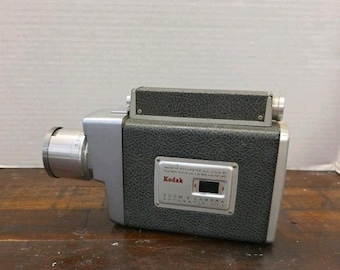 Vintage Revere Camera Co. Model 115 Movie Camera 8 MM Untested w/film & Magazine