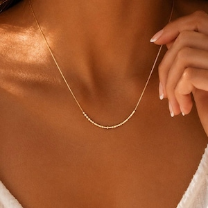 Minimalistische morsecodenaamketting, aangepaste ketting met geheime boodschap, sierlijke minimalistische ketting, verborgen woordsieraden, cadeau voor haar