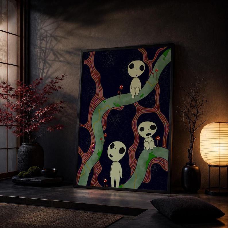 Op de afbeelding: Een ingelijste kunstdruk met drie witte, humano&iuml;de figuren met zwarte ogen en monden, zittend op groene en rode boomtakken tegen een donkerblauwe achtergrond. Het kunstwerk heeft een grillige, cartoonachtige stijl, met kleine rode paddenstoelen.