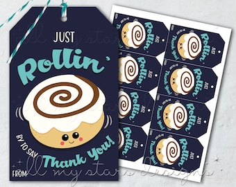 DO DRUKU Just ROLLIN' By To Say Thank You! Etykieta na prezent z cynamonową bułką | Natychmiastowe pobranie | Docenianie pracowników personelu nauczycielskiego | Pieczone smakołyki