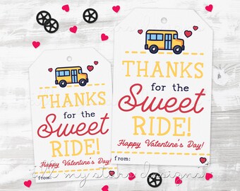 Puede incluir: Una etiqueta de regalo imprimible para el Día de San Valentín con una ilustración de autobús escolar amarillo y el texto "¡Gracias por el Sweet Ride! ¡Feliz Día de San Valentín!"
