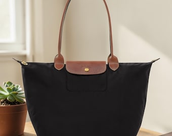 Bolso tote de nailon negro Longchamp, grande, ligero, plegable, con ribete de piel, bolso de viaje para uso diario, bolso tote de diseño clásico.