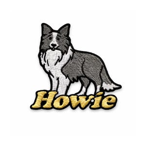 Op de afbeelding: Geborduurde patch met een Border Collie hond in grijs en wit, met het woord "Howie" in gouden letters eronder. De patch heeft een zwarte rand en is ontworpen voor toepassing op stof.