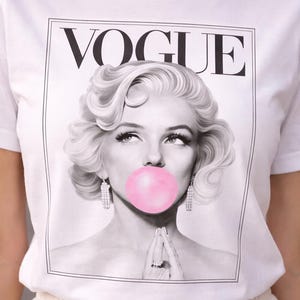 Vogue Marilyn Monroe T-Shirt, Bubble Gum Graphic Tee, Aesthetic Vintage Shirt, Minimalist Fashion Tee, Women Streetwear Top, Gift for Her