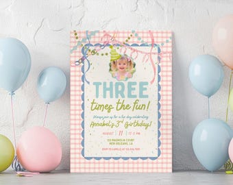 Invitation d'anniversaire fille pastel TROIS fois amusante, invitation photo pour le 3e anniversaire, aquarelle fantaisiste pour le troisième anniversaire, modèle de toile modifiable