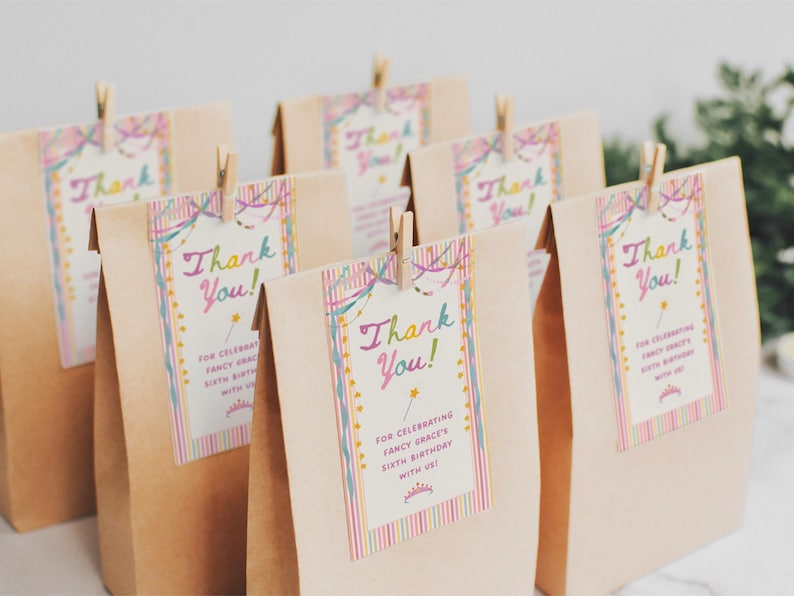 Étiquette cadeau d'anniversaire colorée et fantaisiste pour fille, décoration d'anniversaire pastel, étiquette cadeau à rayures girly, tous âges, modèle Canva modifiable, 250 PS image 2
