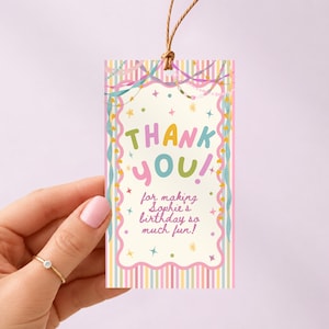 Étiquette cadeau d'anniversaire colorée et fantaisiste pour fille, décoration d'anniversaire pastel, étiquette cadeau à rayures girly, tous âges, modèle Canva modifiable, 250 PS image 1