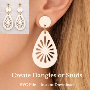 Puede incluir: Pendientes de color crema cortados con láser. Los pendientes presentan un perno circular, una pequeña pieza de conexión y un colgante en forma de lágrima con un diseño de sol. El texto "Create Dangles or Studs" y "SVG File - Instant Download" es visible.