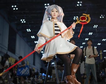 Frieren mit Prop Anime Cosplay Kostüm – Eventtaugliches Outfit für Expo & Fotoshootings