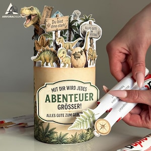 Kreatives DIY Dino Geschenk für Kinder mit Schokoladenbanderolen und Papier Deko