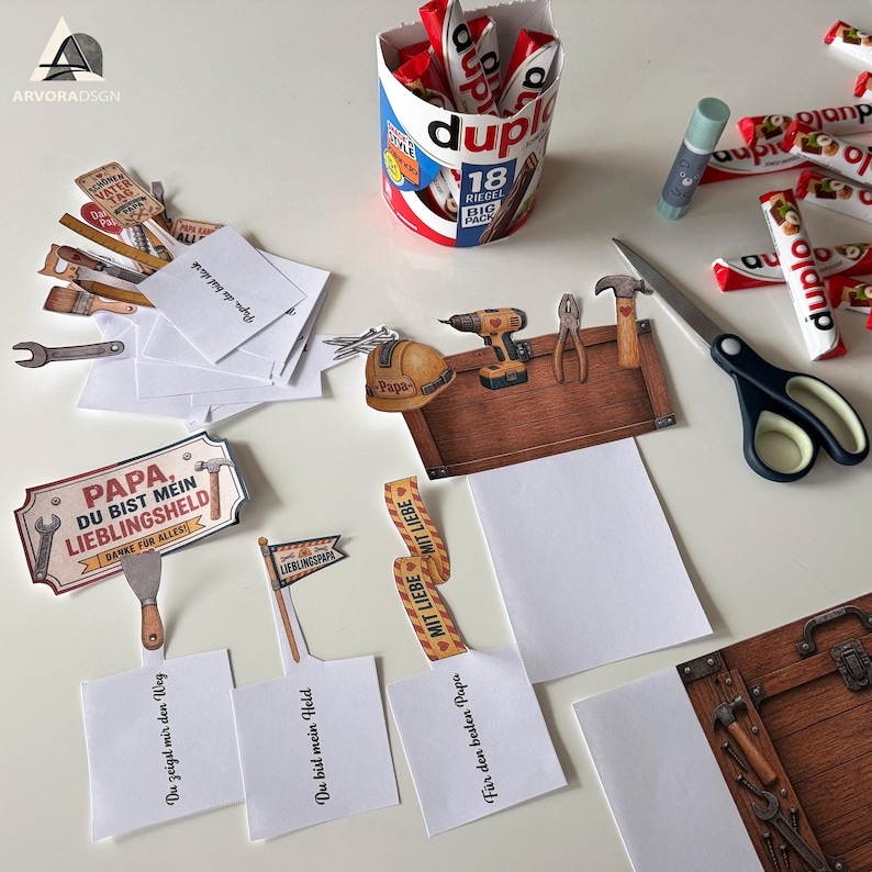 Selbstgemachtes Papa Geschenk mit Werkzeugkasten Box und süßen Duplo Riegeln