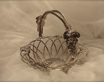 Vintage silver plate basket,  flower girl basket, silver basket, wedding basket, flower girl basket, vintage wedding