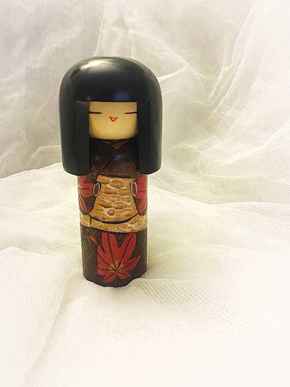 kokeshi wooden dolls
