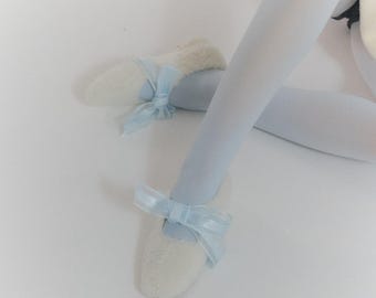 Ballerine invernali in montone color avorio per matrimonio / Scarpe da sposa con fiocco blu