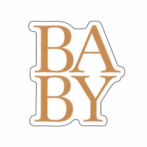 以下が含まれることがあります： セリフ体で「BABY」と書かれたステッカー。文字は温かみのある茶色で、黒い縁取りがあり、白い背景に配置されています。ステッカーはユニークで不規則な形をしています。