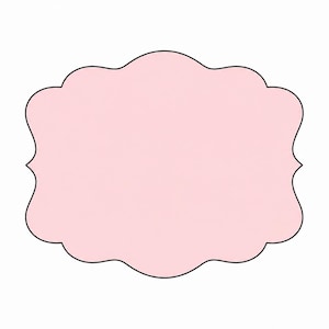 Puede incluir: Una etiqueta o etiqueta rosa claro, con borde festoneado y contorno negro, sobre fondo blanco. La etiqueta tiene una forma decorativa, adecuada para manualidades o etiquetado de productos.