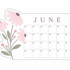 Peut inclure: Un calendrier blanc pour le mois de juin avec un arrangement floral. Les fleurs sont rose clair avec des centres bruns et les feuilles sont gris-vert. Le mot "JUIN" est imprimé en violet clair.