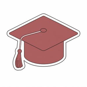 Pode incluir: Um chapéu de formatura bordô com contorno branco. O chapéu apresenta um topo quadrado, uma base cilíndrica e um borla pendurada por uma corda. A borla é de um tom bordô mais escuro.