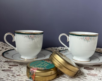 Zestaw spodków do filiżanki do herbaty Noritake Landon w stylu vintage, porcelana z kwiatowym złotym wykończeniem