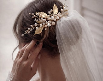 Gold Pearl Bridal Hair Comb, Handmade Wedding Accessory, Elegant Floral Design