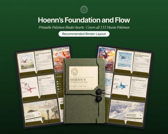 Può includere: Un raccoglitore verde con un'etichetta centrale che riporta la scritta Hoenn's Foundation and Flow, affiancato da due pagine aperte che mostrano inserti di carte Pokémon. Le pagine presentano varie illustrazioni e il titolo Hoenn's Foundation and Flow.