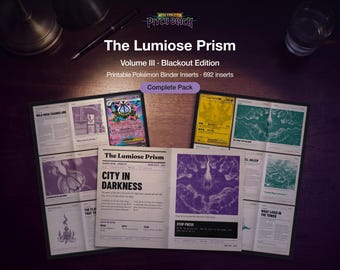 Può includere: Inserti per raccoglitore Pokémon stampabili The Lumiose Prism Volume III Blackout Edition con 692 inserti in un pacchetto completo. Le pagine mostrano il testo City in Darkness, varie illustrazioni e grafiche di carte in viola, nero e bianco.